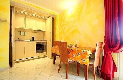 La Spezia House | Sunlit Modern Studio with Free Wi-Fi and Pool Access