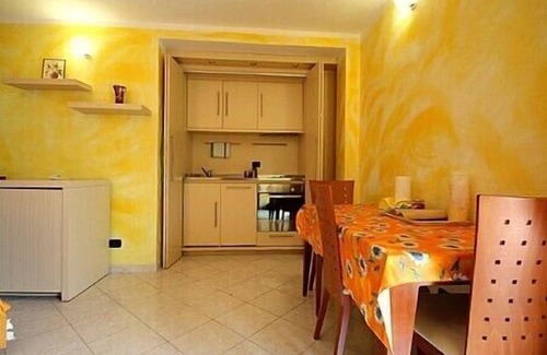 La Spezia House | Sunlit Modern Studio with Free Wi-Fi and Pool Access