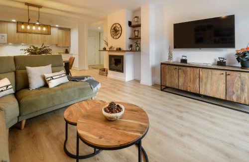Panticosa Apartment | Relaxing Casa O Berde with Mountain Views and Breakfast