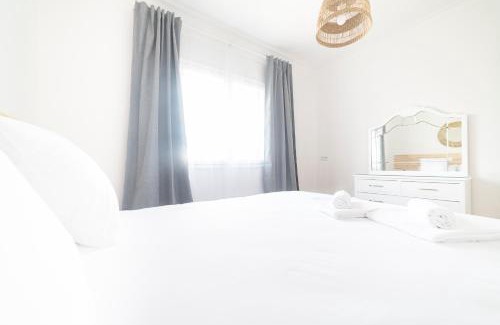 Cedeira House | Family-Friendly Retreat: Casa O Carteiro in Cedeira
