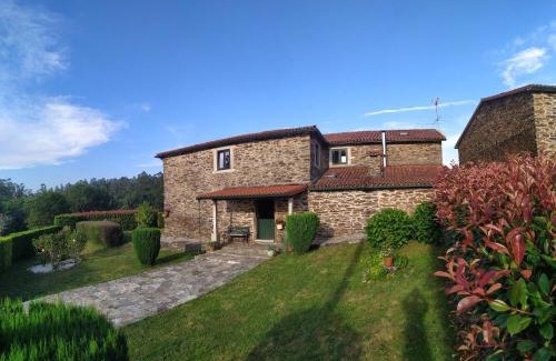 Touro House | Discover Casa O Castelo en Touro: 9.5/10 & Family-Pet Friendly