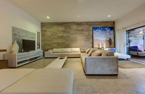 Porto das Dunas House | Pet-Friendly Oasis with Sauna, Hydro & Pool - 4 Star Rated