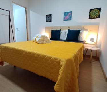 Abrantes House | Budget-Friendly Stay at Casa Ocre Alojamento Local
