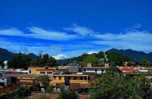 Santa Lucia House | Budget-Friendly Casa Ohana San Cristobal with Hot Tub