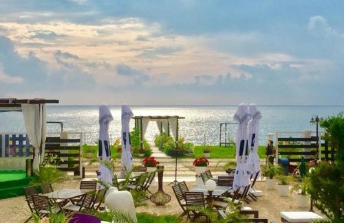 Vama Veche House | Discover Casa OK by OVO: 4-Star Bliss with Oceanfront Views