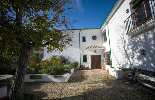 Priego de Cordoba Bed & Breakfast | Discover Casa Olea: Oceanfront Bliss with Top Amenities