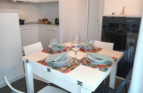 Gaino Apartment | Casa Oleandri: Poolside Retreat with Lake Views in Italy