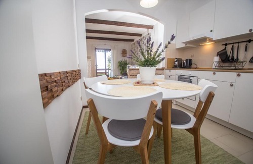 Arias Apartment | Family-Friendly Stay at Casa Oliva d'Oro