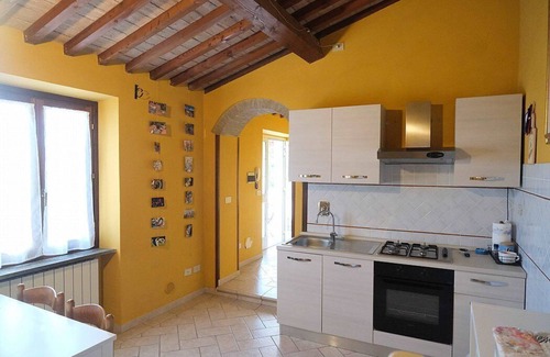 Rosignano Marittimo House | Casa Olmo: A welcoming apartment surrounded by the Tuscan countryside, a few miles from the sea, with Free WI-FI.