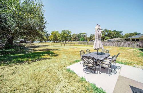 Chandler House | Discover Casa on the Cove: Family & Pet-Friendly Retreat