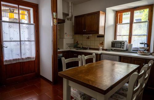 Someraro House | Discover Casa Orfea: Child-Friendly Retreat with Great Reviews