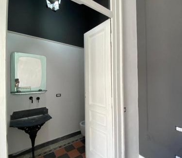 Quartieri Spagnoli Apartment | Casa Orlanda: 4-Star Stay with Pet & Child-Friendly Vibes