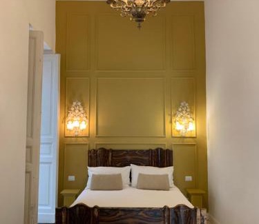 Quartieri Spagnoli Apartment | Casa Orlanda: 4-Star Stay with Pet & Child-Friendly Vibes