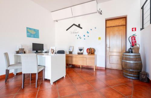 Santana House | Seaside Bliss at Casa Os Manos: Rated 9.1/10 Stay