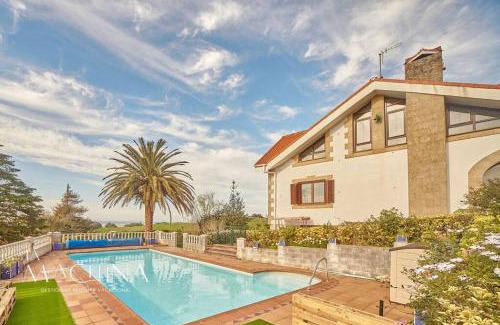 Mogro Villa | Casa Otañes: Beachfront Escape with Private Pool Oasis