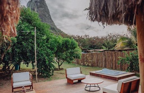 Vila dos Remedios Hotel | Relax at Casa Pé na Areia Noronha with Oceanfront Views