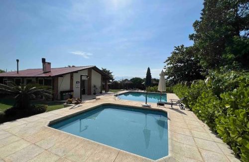 Estaleiro House | Beachfront Casa: 10/10 Rated with Pool & Ocean Views