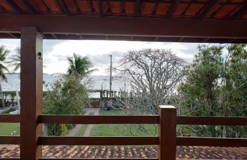 Sao Pedro da Aldeia House | Beachfront Bliss: Casa pé na areia - 10/10 Guest Rated