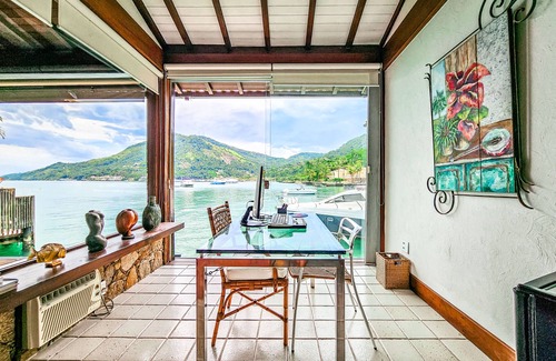 Conceicao de Jacarei House | Casa PÉ NA Areia: Comfort Near the Beach with Family Amenities