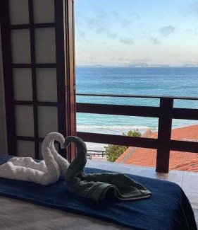Prainha House | Beachfront Casa Pé na Areia: Family-Friendly Ocean Views