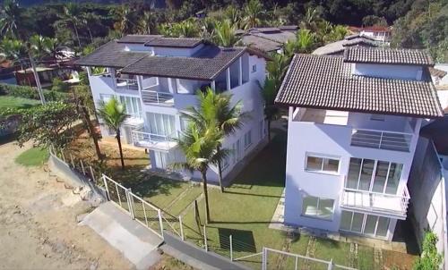 Lazaro House | Relax at Casa Pé na Areia with Pool & Private Beach Access