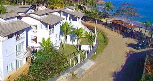 Lazaro House | Relax at Casa Pé na Areia with Pool & Private Beach Access