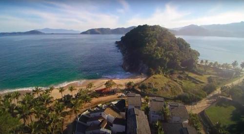 Lazaro House | Relax at Casa Pé na Areia with Pool & Private Beach Access