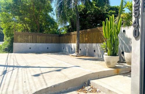 Prainha House | Relax at Casa Pé na Areia by Ilhabela - Pet & Child Friendly
