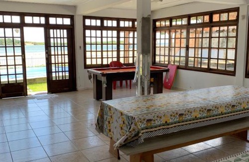 Balneario Barra do Sul House | Beachfront Retreat: Casa pé na areia em barra do sul