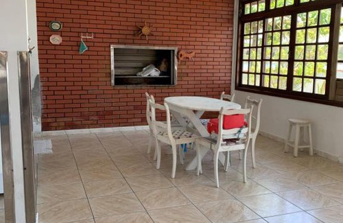 Balneario Barra do Sul House | Beachfront Retreat: Casa pé na areia em barra do sul