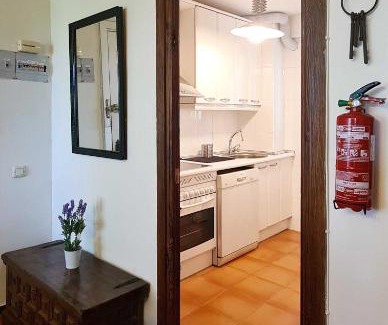 San Martin de Valdeiglesias Apartment | Inviting Casa Pini: Family-Friendly Retreat with High Ratings