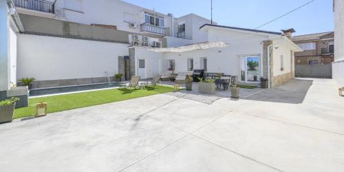 Santa Olalla House | Experience Casa Pago del Serrallo: Pet-Friendly Retreat