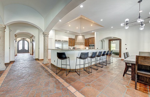 La Tierra Estates House | Discover Casa Palacio: Heated Pool & Tennis Court Retreat
