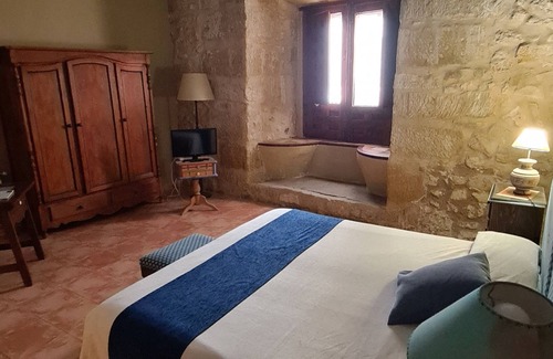 Huete Hotel | Experience Casa Palacio Conde de Garcinarro: 8.8/10 Rated Stay
