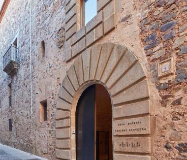 Caceres Old Town Hotel | Elegant Casa Palacio PAREDES SAAVEDRA: 5-Star Family Retreat