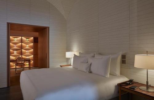 Caceres Old Town Hotel | Elegant Casa Palacio PAREDES SAAVEDRA: 5-Star Family Retreat