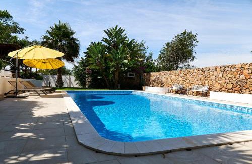 Pata de Cima Villa | Enchanting Casa Palmeira with Private Pool Near Beaches