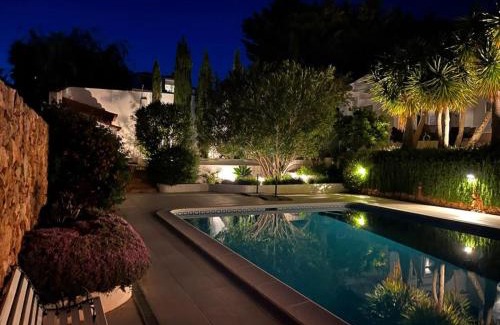 Pata de Cima Villa | Enchanting Casa Palmeira with Private Pool Near Beaches