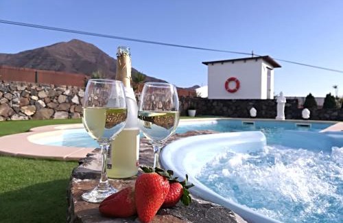 Tuineje House | Oceanfront Bliss at Casa Palmito - Rated 9.2/10
