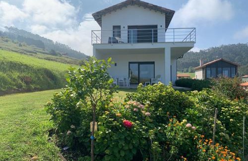 Prado Villa | Beautiful Casa Paloma: Oceanfront Stay with 9.8 Rating