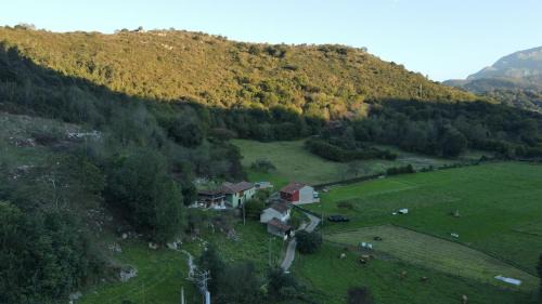 Santa Eulalia de Morcin House | Child-Friendly Retreat at Casa Pando 49 - Rated 9.3/10