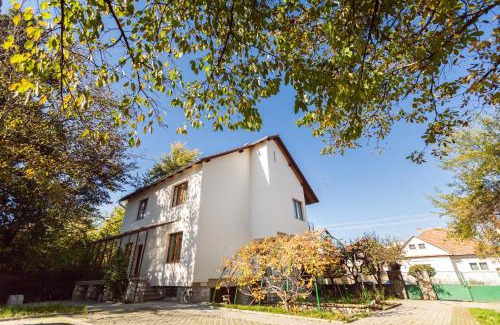 Cisnadie House | Guest Rated: CASA PANORAMA – Pet & Child Friendly Escape