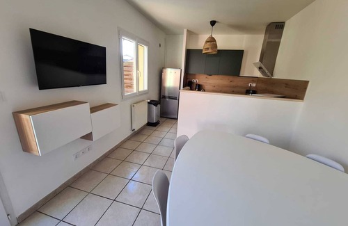 Jonage House | Casa Papidou: Tranquil Retreat with Ocean View & Spa
