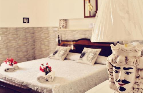 Canneto Bed & Breakfast | Inviting Casa Papiro: Oceanfront Stay with Spa & Dining
