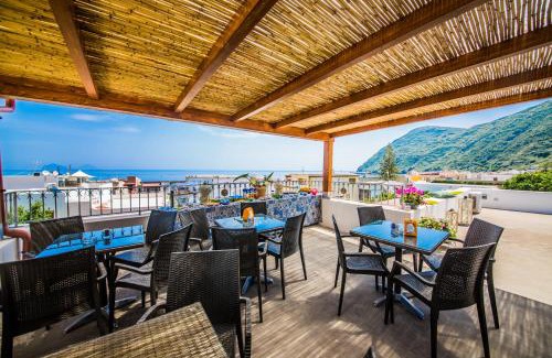 Canneto Bed & Breakfast | Inviting Casa Papiro: Oceanfront Stay with Spa & Dining