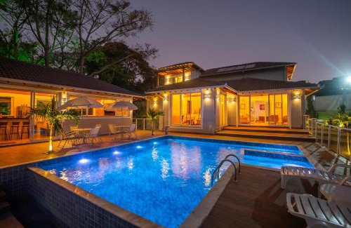 Andradas Villa | Elegant Oceanfront Retreat at Casa para Locação!