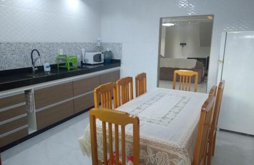 Palmeiras House | Charming Casa para Temporada: Family-Friendly Retreat