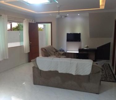 Palmeiras House | Charming Casa para Temporada: Family-Friendly Retreat