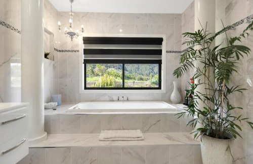 Korora House | Discover Casa Paradiso: Family-Friendly & Guest Rated 9.8