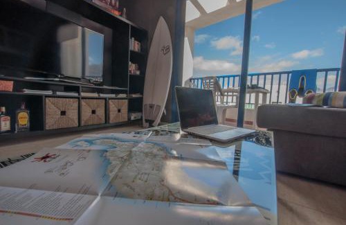 Caleta de Famara Apartment | Scenic Casa Paradiso: Ideal for Surf & Family Getaways
